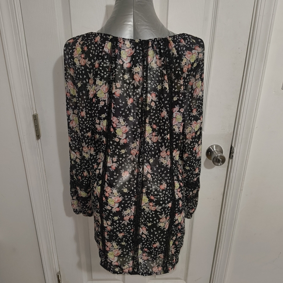 LC Lauren Conrad Black and Pink Puff Sleeve Ruffled Blouse 97 - Picture 2 of 4